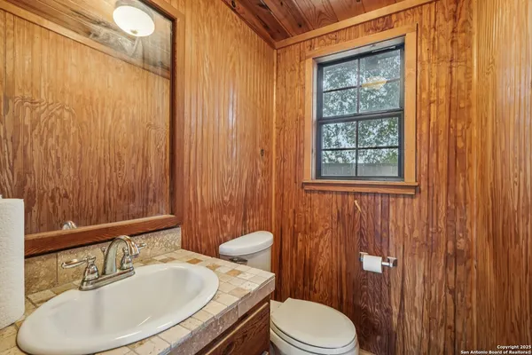 $528,999 | 340 Sollock Drive, Devine, TX 78016