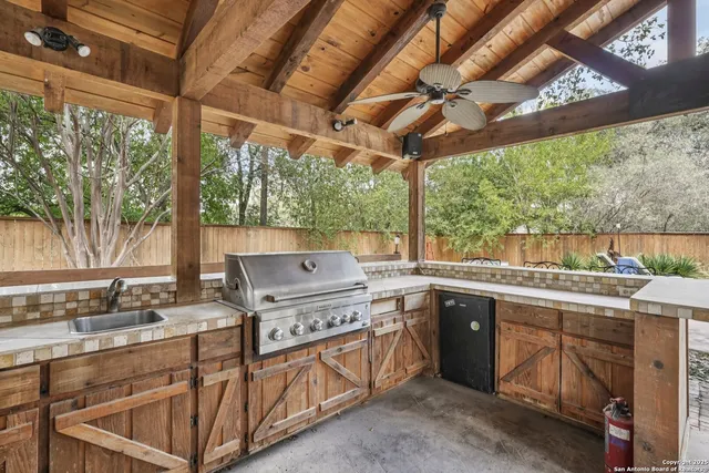 $529,000 | 340 Sollock Drive, Devine, TX 78016