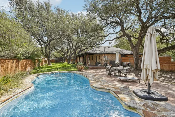 $528,999 | 340 Sollock Drive, Devine, TX 78016