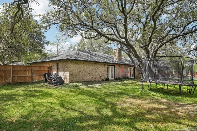 $529,000 | 340 Sollock Drive, Devine, TX 78016