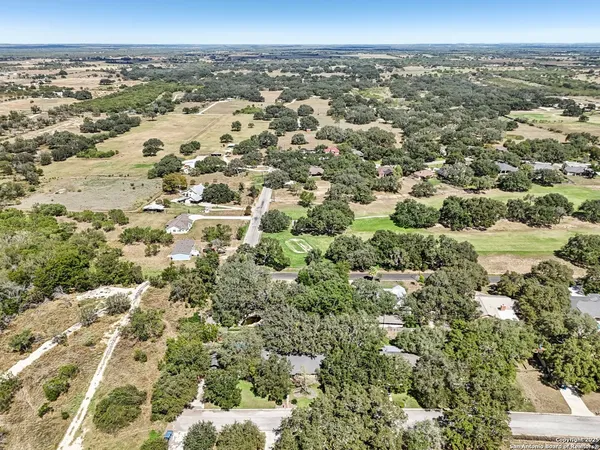 $528,999 | 340 Sollock Drive, Devine, TX 78016