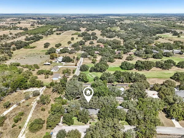 $528,999 | 340 Sollock Drive, Devine, TX 78016