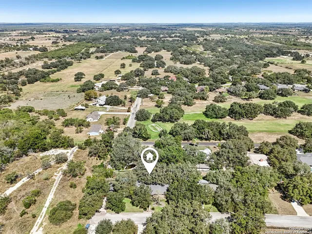 $529,000 | 340 Sollock Drive, Devine, TX 78016