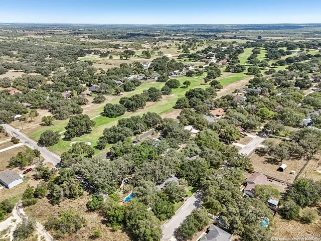 $529,000 | 340 Sollock Drive, Devine, TX 78016