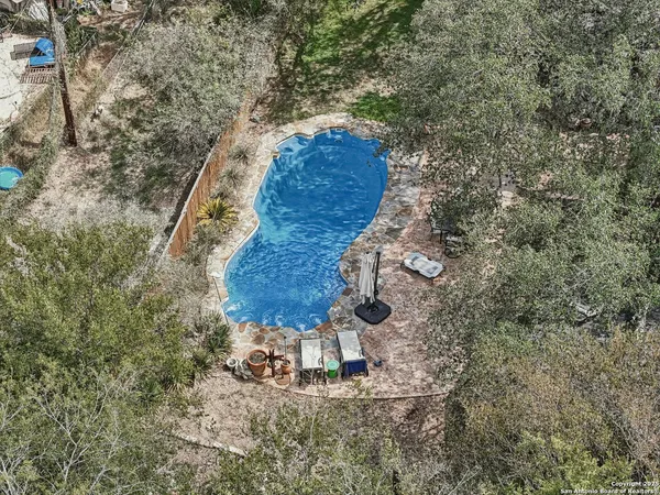 $528,999 | 340 Sollock Drive, Devine, TX 78016