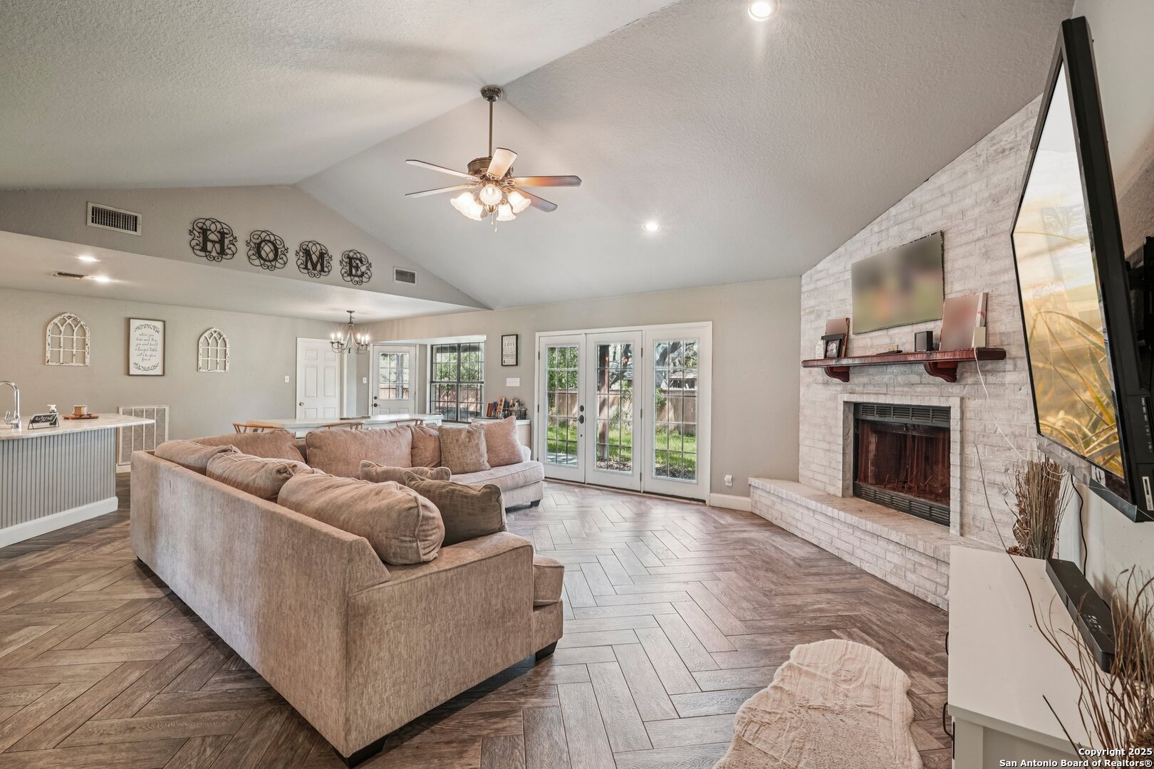 340 Sollock Drive Devine, TX 78016 - Photo 8 of 77