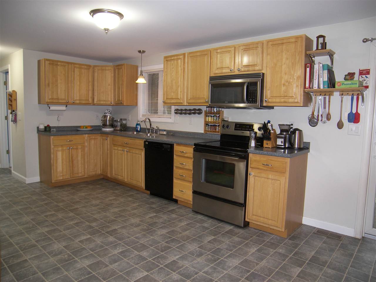 58 Autumn Road Hillsborough, NH 03244 - Photo 11 of 40 Gallery Image 11