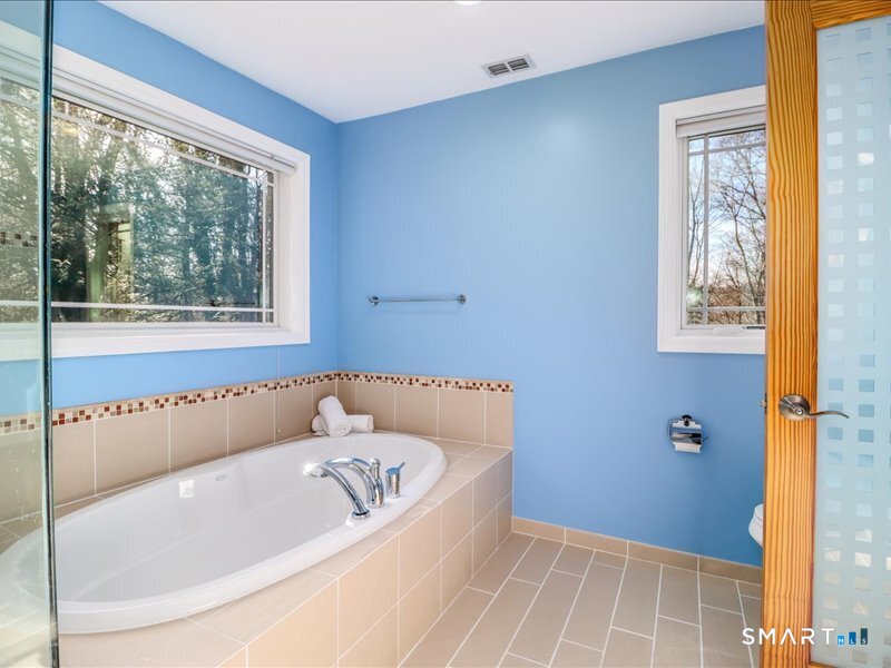 106 East Hunting Ridge Road Stamford, CT 06903 - Photo 17 of 40