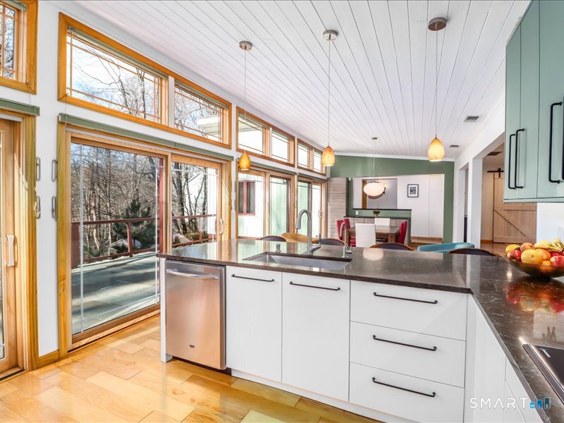 106 East Hunting Ridge Road Stamford, CT 06903 - Photo 7 of 40