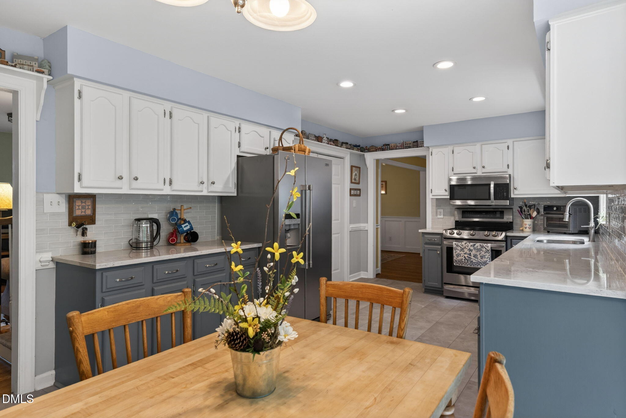 1104 Fallen Oak Drive Apex, NC 27502 - Photo 4 of 26 Eat In Kitchen