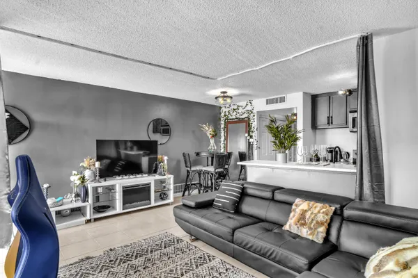 $186,000 | 1423 Meadows Circle West, Boynton Beach, FL 33436