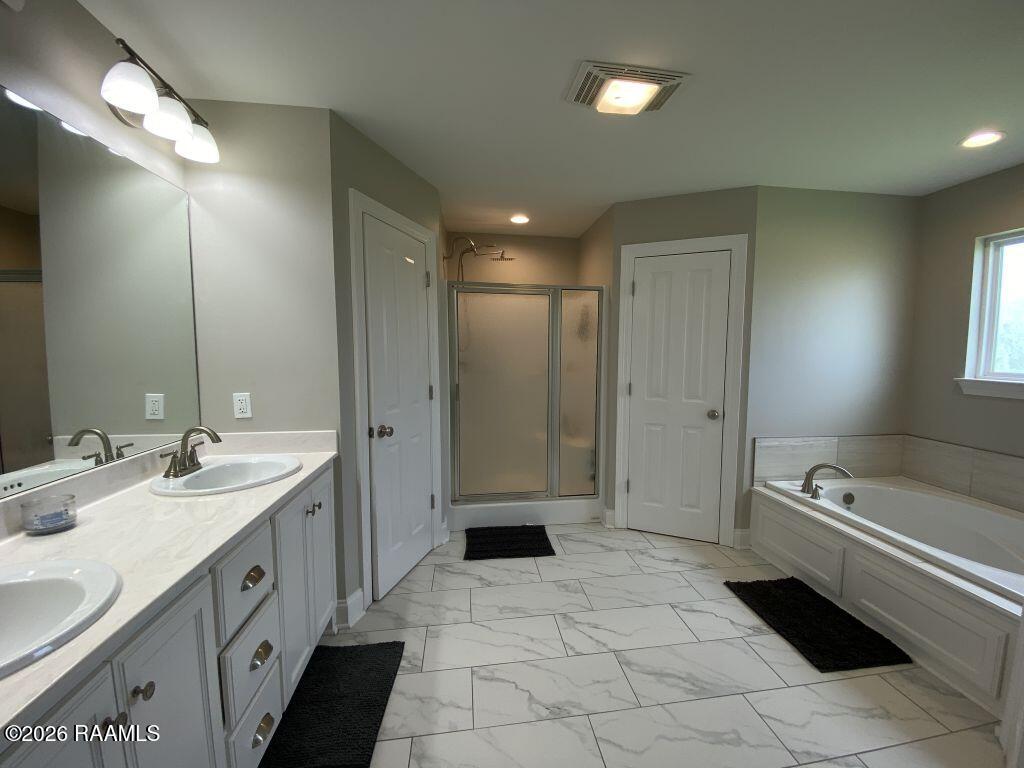 17605 Dalton Road Kaplan, LA 70548 - Photo 9 of 27 9 Bathroom