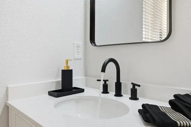 $515,000 | 2094 East El Paso Avenue, Fresno, CA 93720