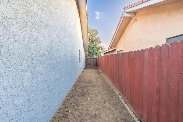 $515,000 | 2094 East El Paso Avenue, Fresno, CA 93720