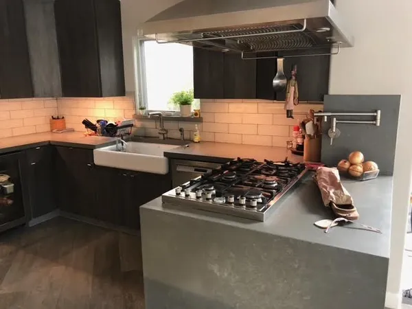 a view of a living room kitchen and living room