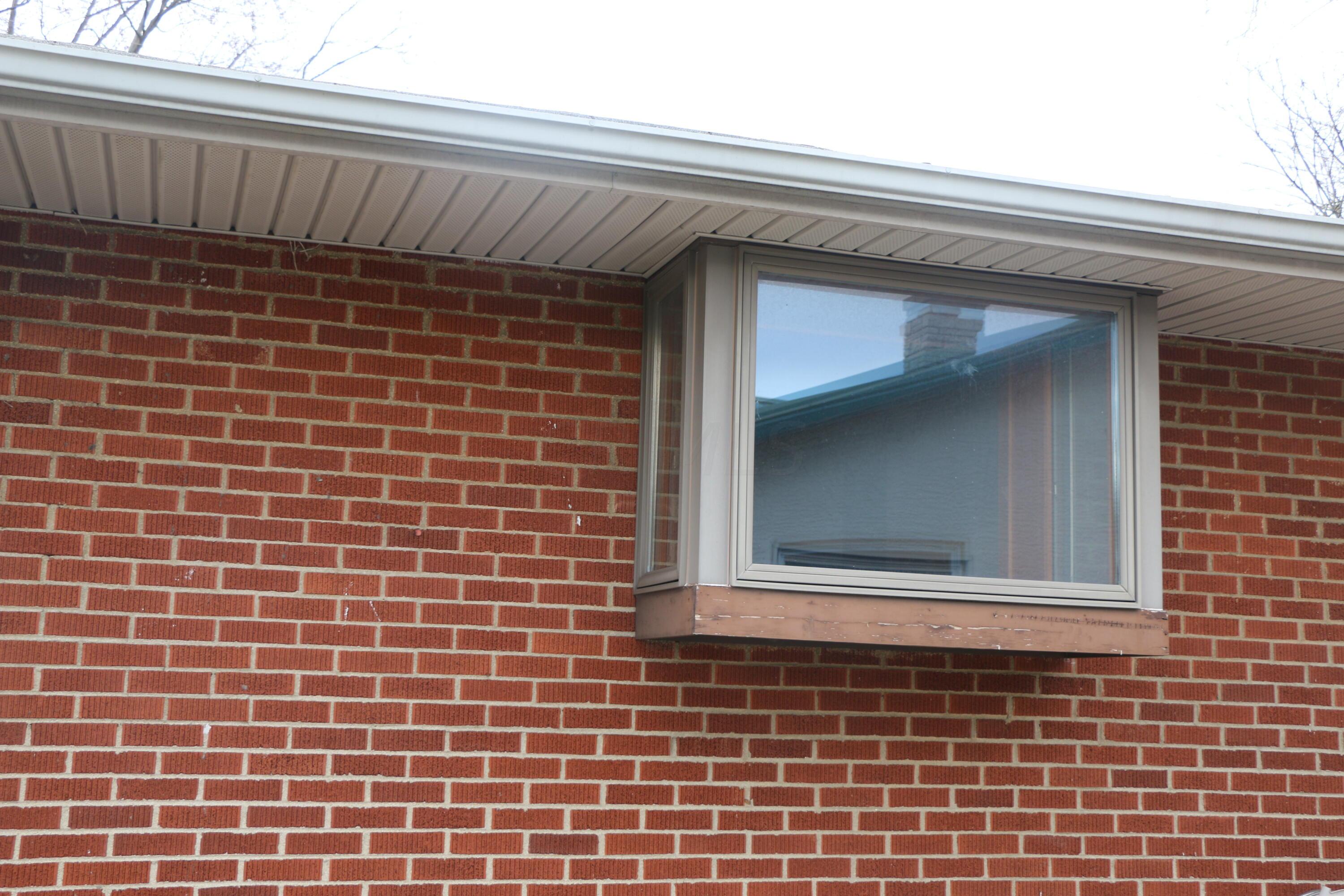 1262 Bernhard Road Columbus, OH 43227 - Photo 17 of 17 Plant window