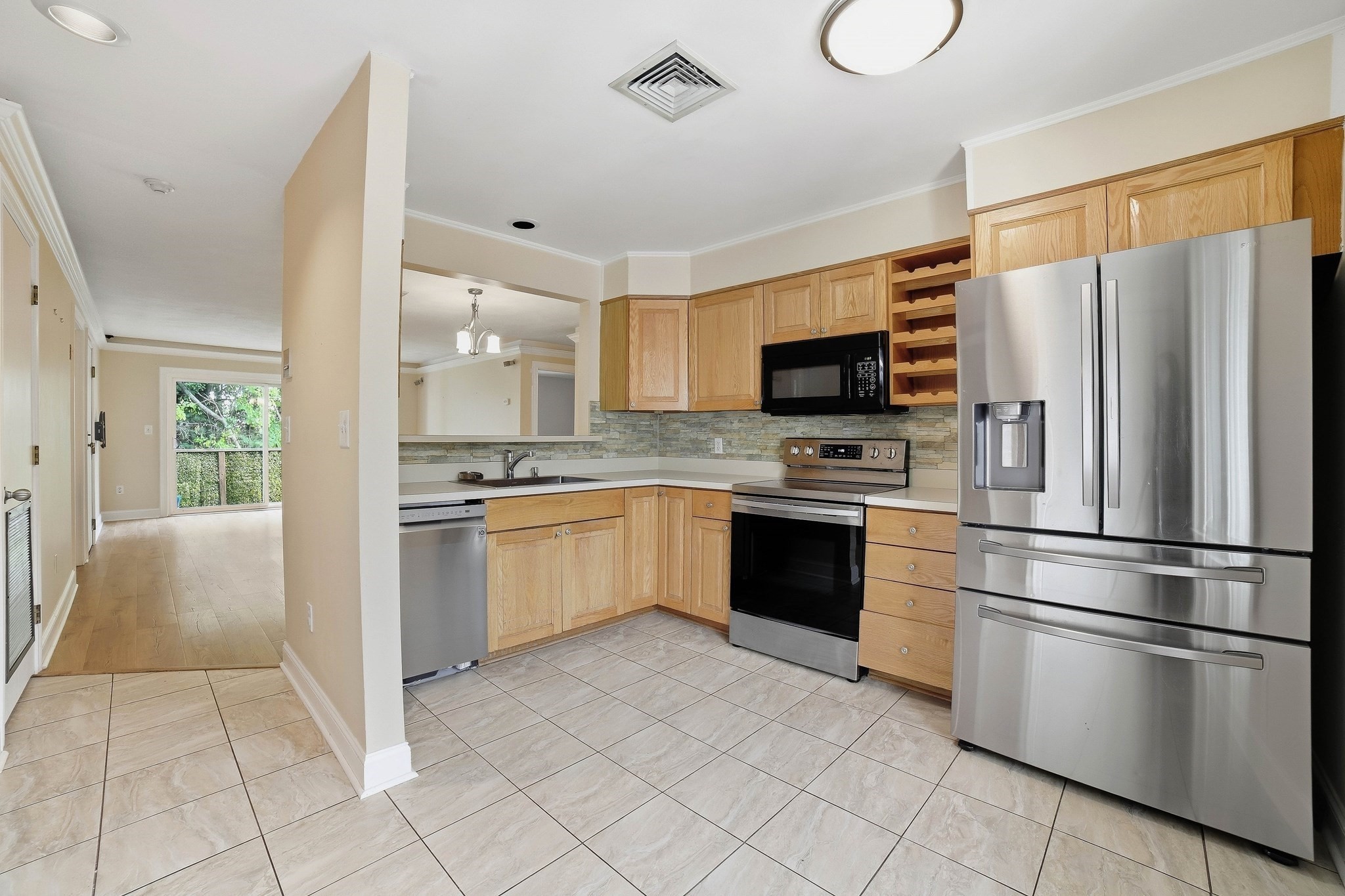330 Sunderland Road, Unit 18 Worcester, MA 01604 - Photo 2 of 23 Gallery Image 2