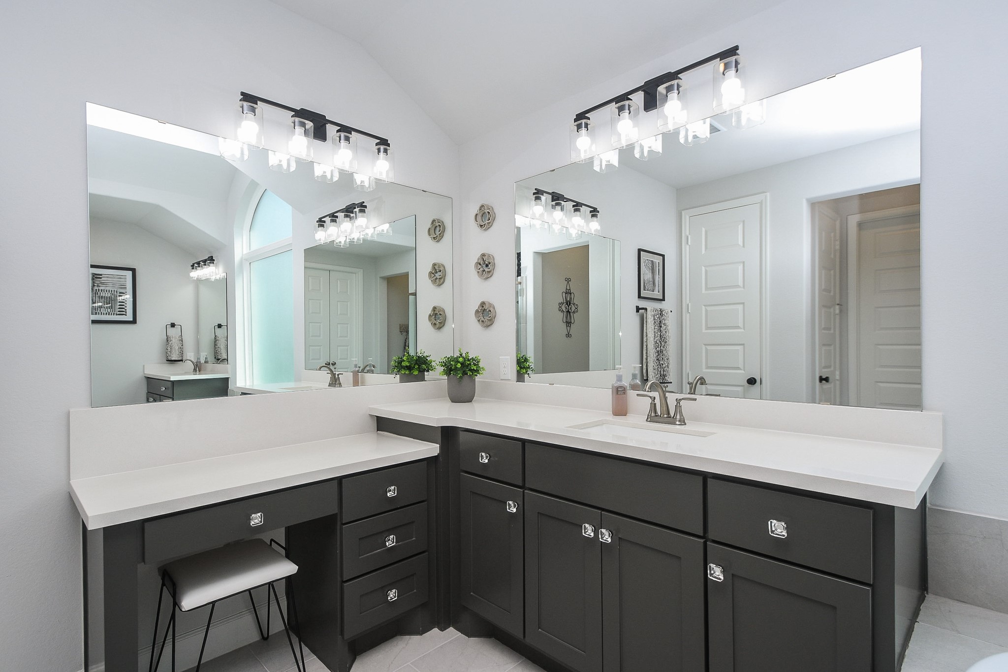 30314 Brook Point Fulshear, TX 77441 - Photo 17 of 38 Makeup vanity