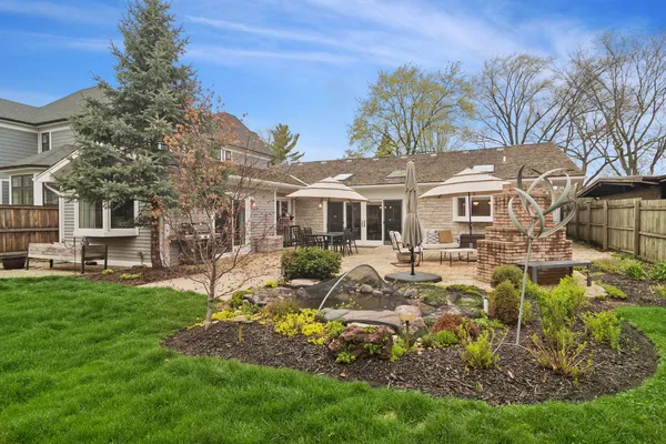 $675,000 | 419 East Drury Lane, Barrington, IL 60010