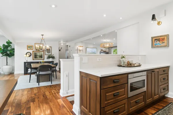 $675,000 | 419 East Drury Lane, Barrington, IL 60010