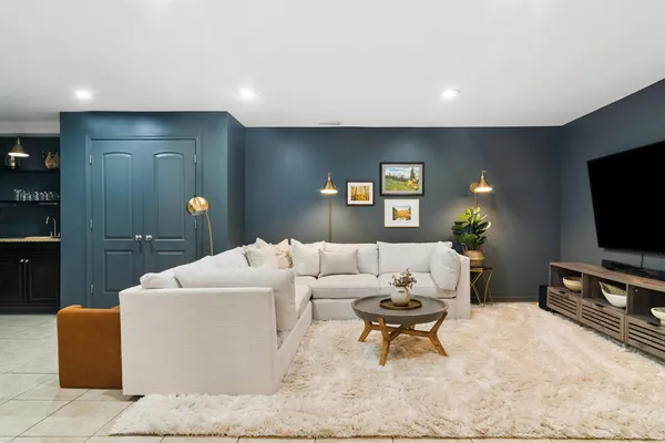 $675,000 | 419 East Drury Lane, Barrington, IL 60010