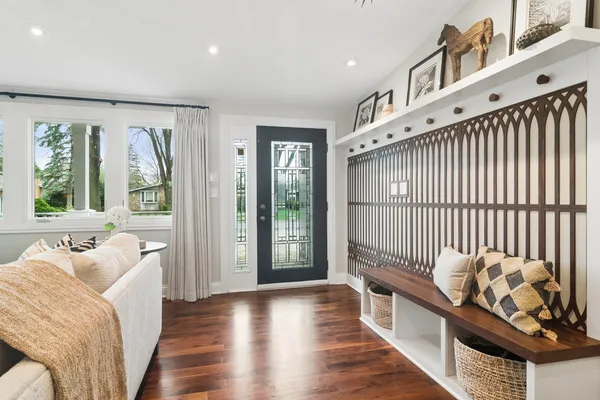 $675,000 | 419 East Drury Lane, Barrington, IL 60010