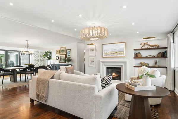 $675,000 | 419 East Drury Lane, Barrington, IL 60010
