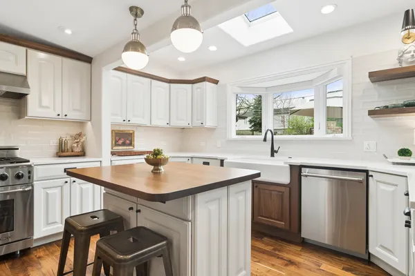 $675,000 | 419 East Drury Lane, Barrington, IL 60010