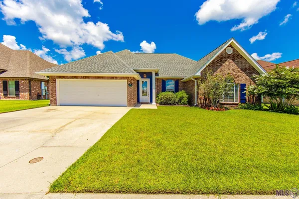 $369,800 | 300 Ravensaide Drive, Houma, LA 70360