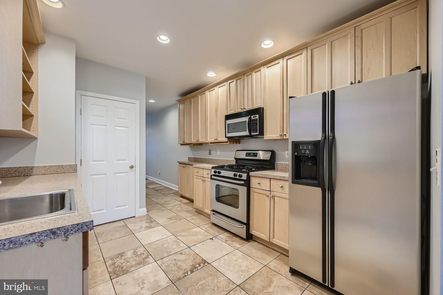 816 West 37th Street Baltimore, MD 21211 - Photo 8 of 33