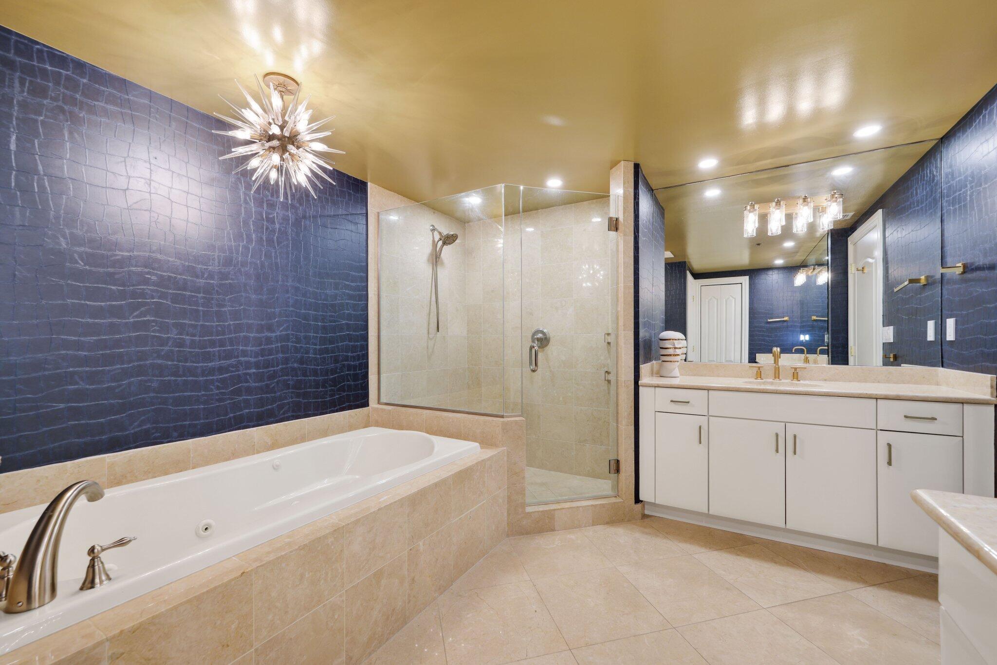 200 East Palmetto Park Road, Unit 811 Boca Raton, FL 33432 - Photo 26 of 44 a bathroom with a bathtub and a sink