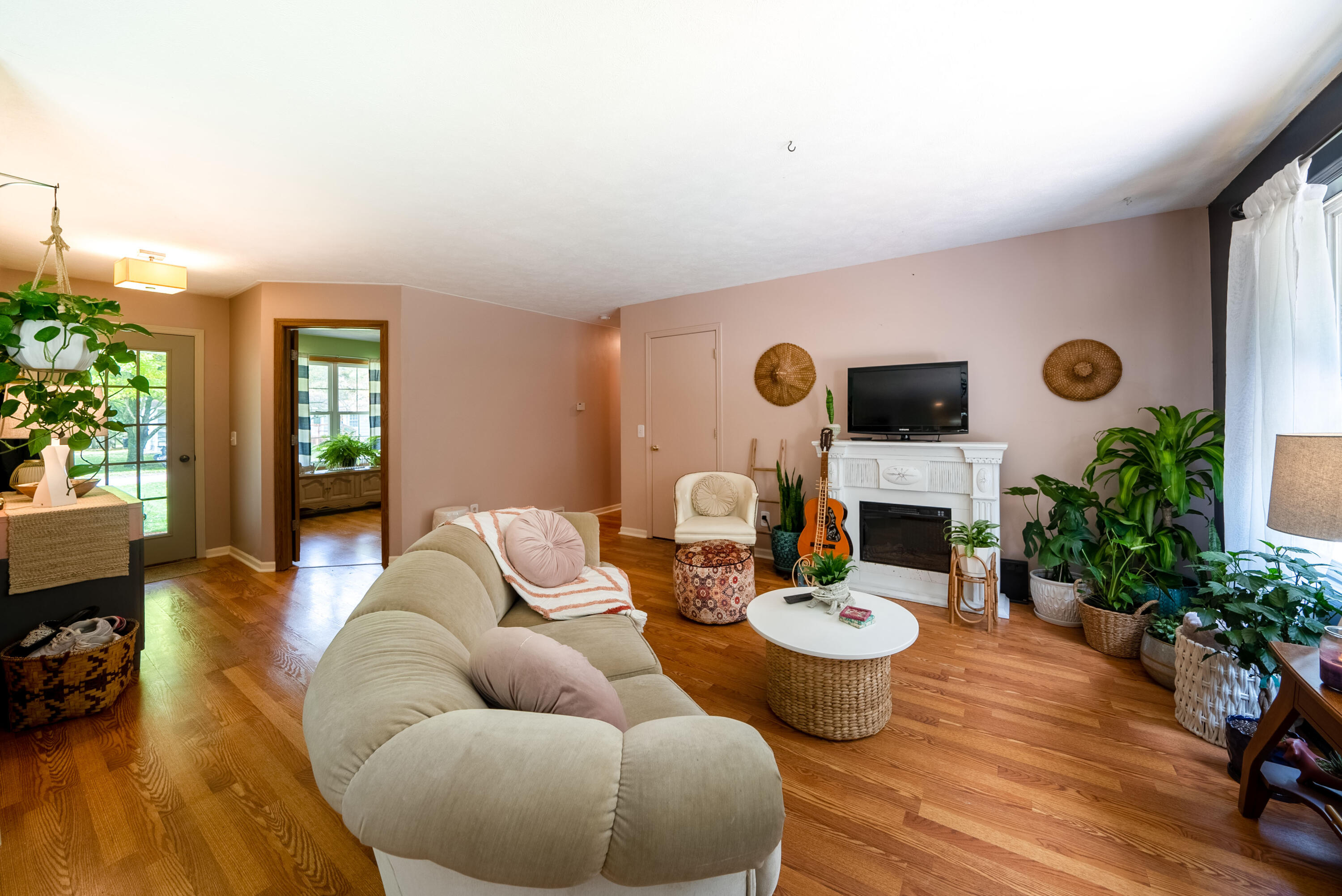954 Andree Road Muskegon, MI 49445 - Photo 12 of 34 13. Living Room 2