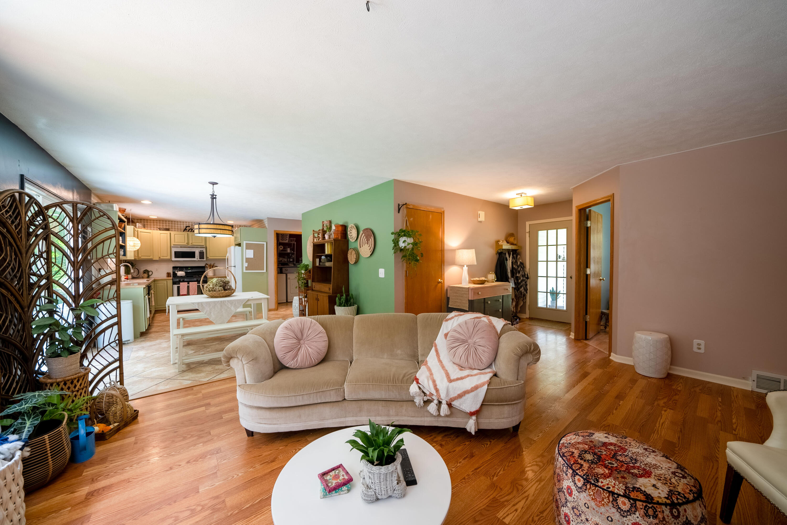 954 Andree Road Muskegon, MI 49445 - Photo 13 of 34 14. Living Room 3