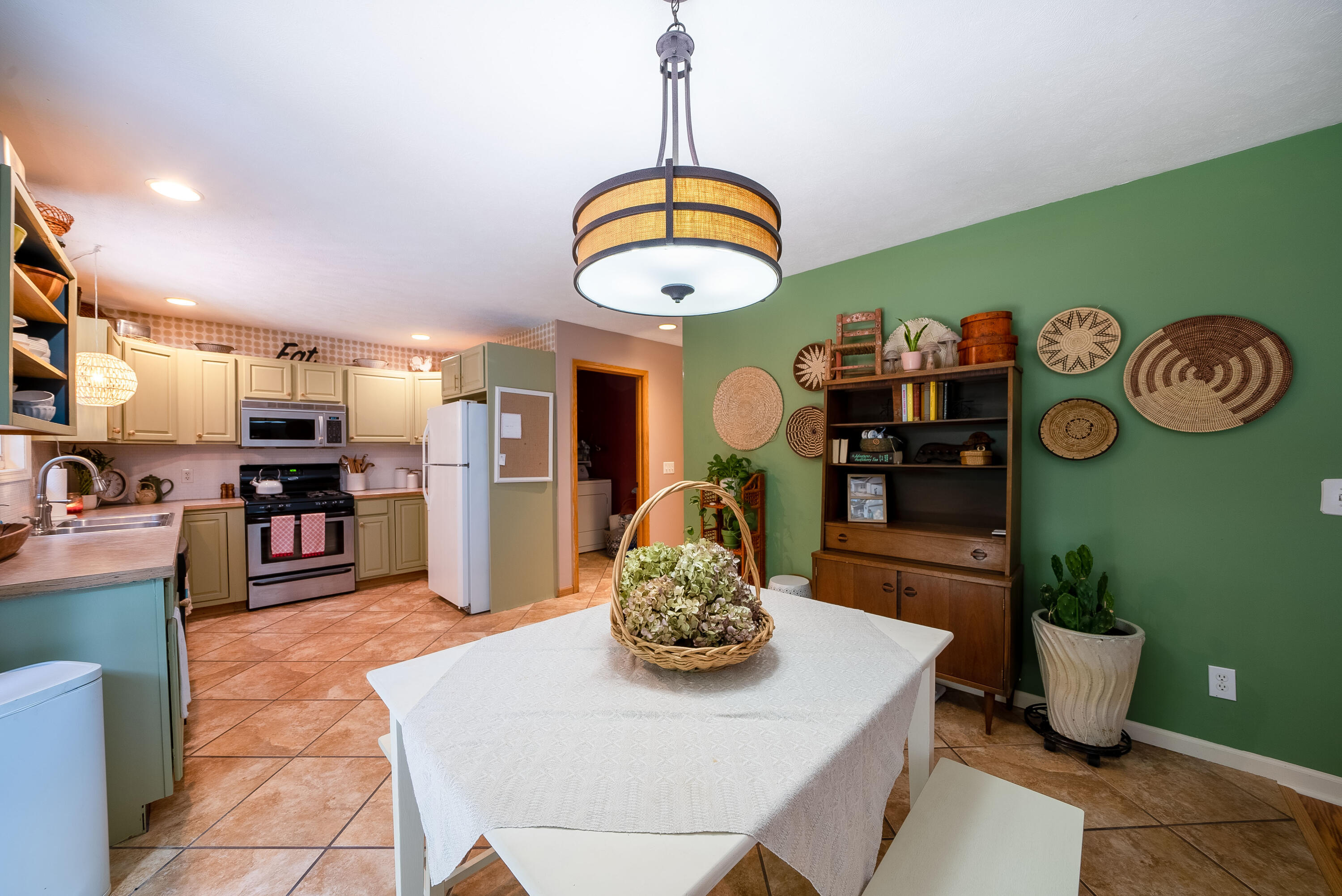 954 Andree Road Muskegon, MI 49445 - Photo 15 of 34 16. Dining Room to Kitchen
