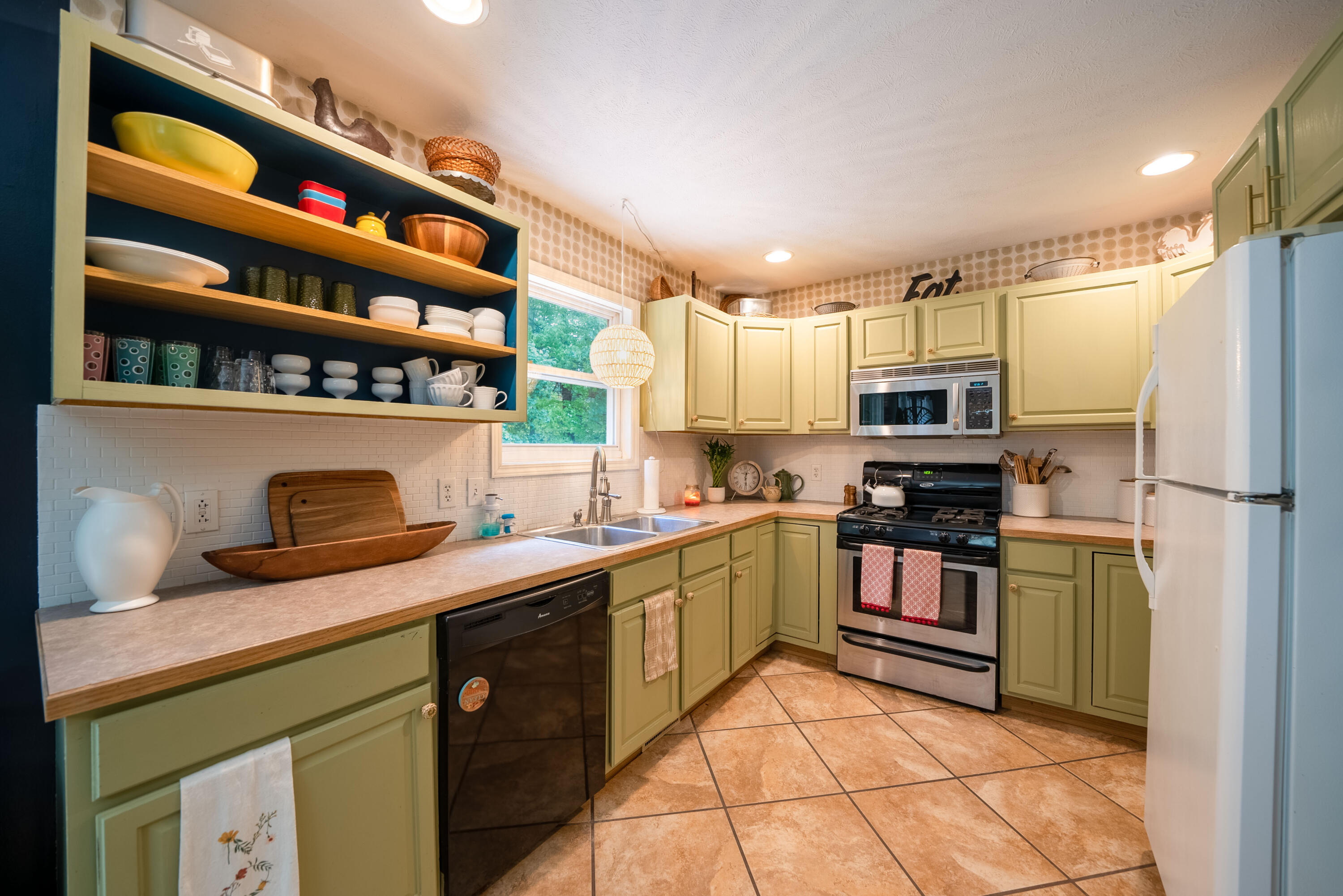 954 Andree Road Muskegon, MI 49445 - Photo 16 of 34 17. Kitchen 2