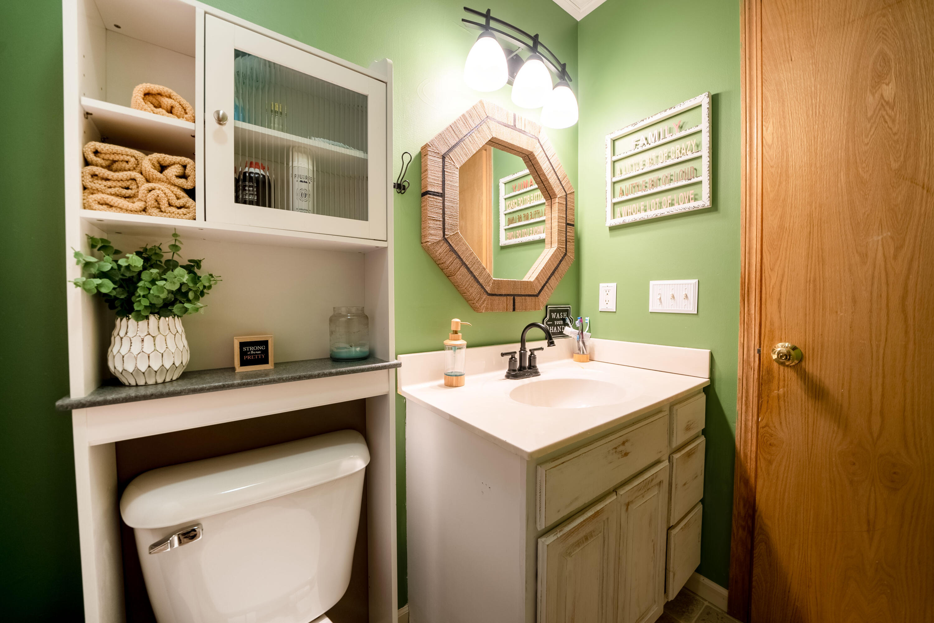 954 Andree Road Muskegon, MI 49445 - Photo 29 of 34 30. Bathroom 2