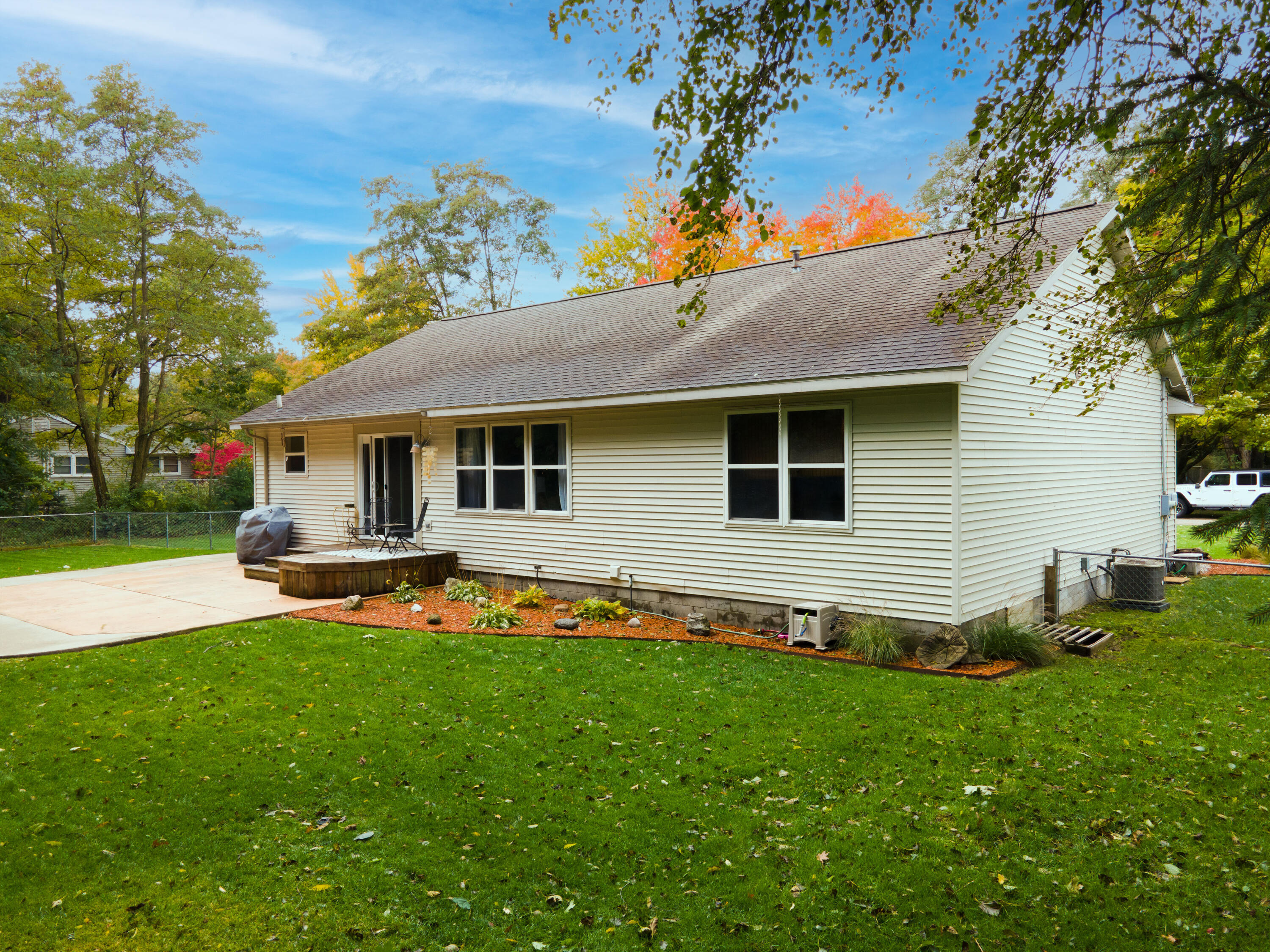 954 Andree Road Muskegon, MI 49445 - Photo 4 of 34 4. Rear Right Corner