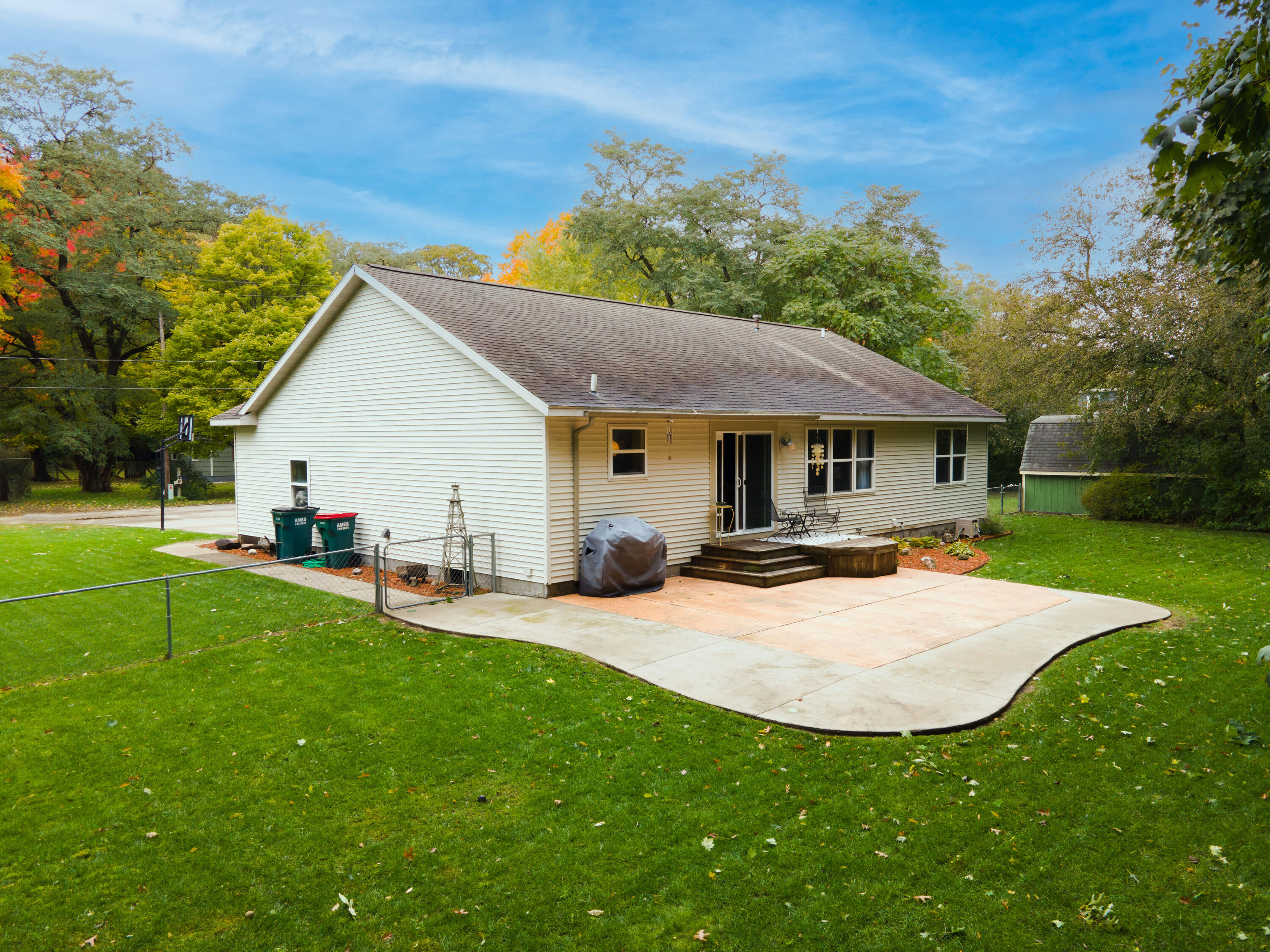 954 Andree Road Muskegon, MI 49445 - Photo 5 of 34 6. Rear Left Corner
