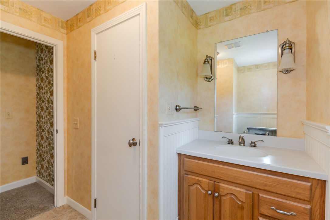 14 Meadow View Drive Smithfield, RI 02917 - Photo 12 of 39 Half bath