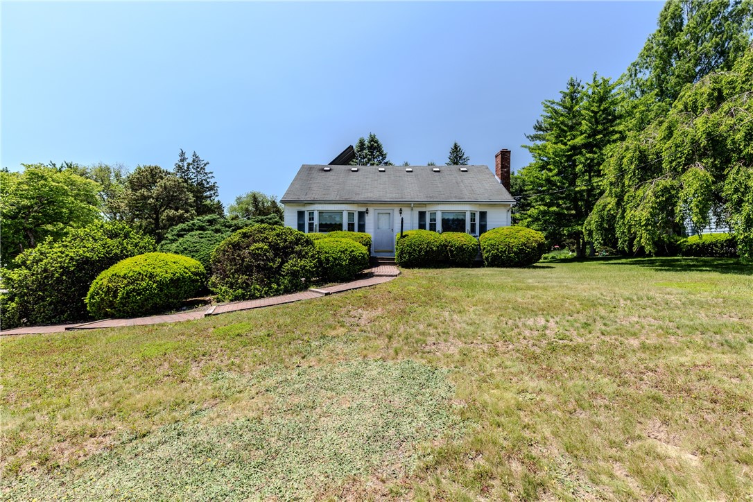 14 Meadow View Drive Smithfield, RI 02917 - Photo 2 of 39 Front yard