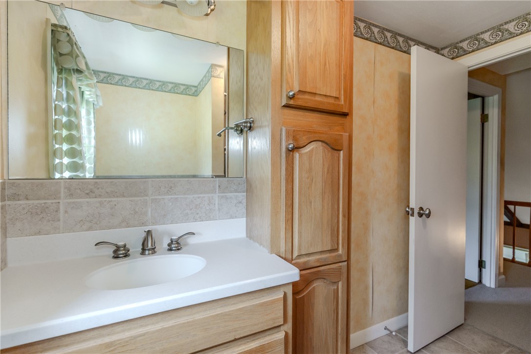 14 Meadow View Drive Smithfield, RI 02917 - Photo 21 of 39 Full bath