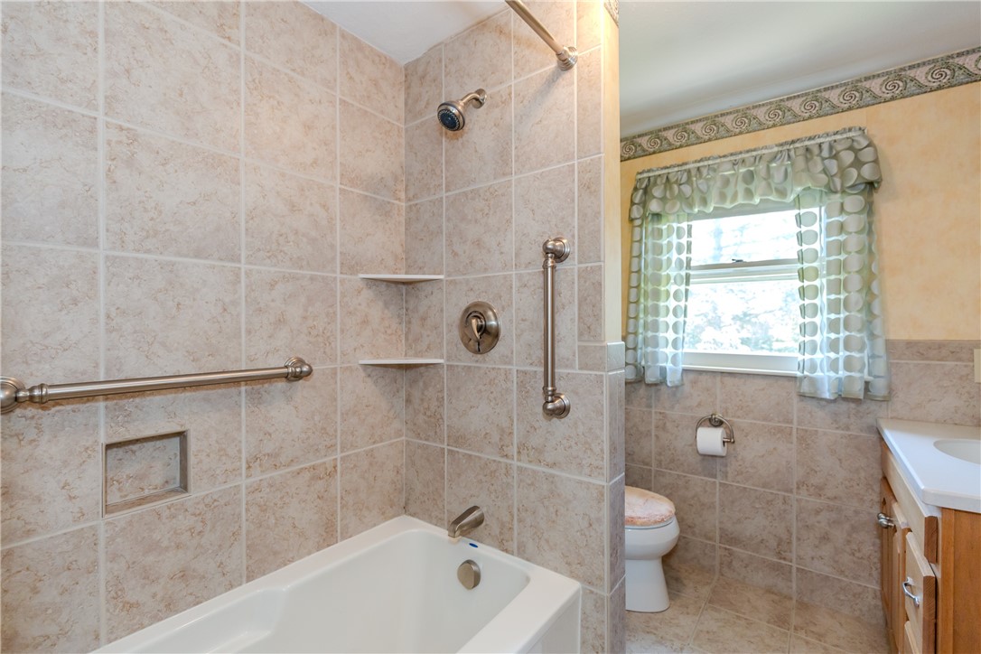 14 Meadow View Drive Smithfield, RI 02917 - Photo 22 of 39 Full bath