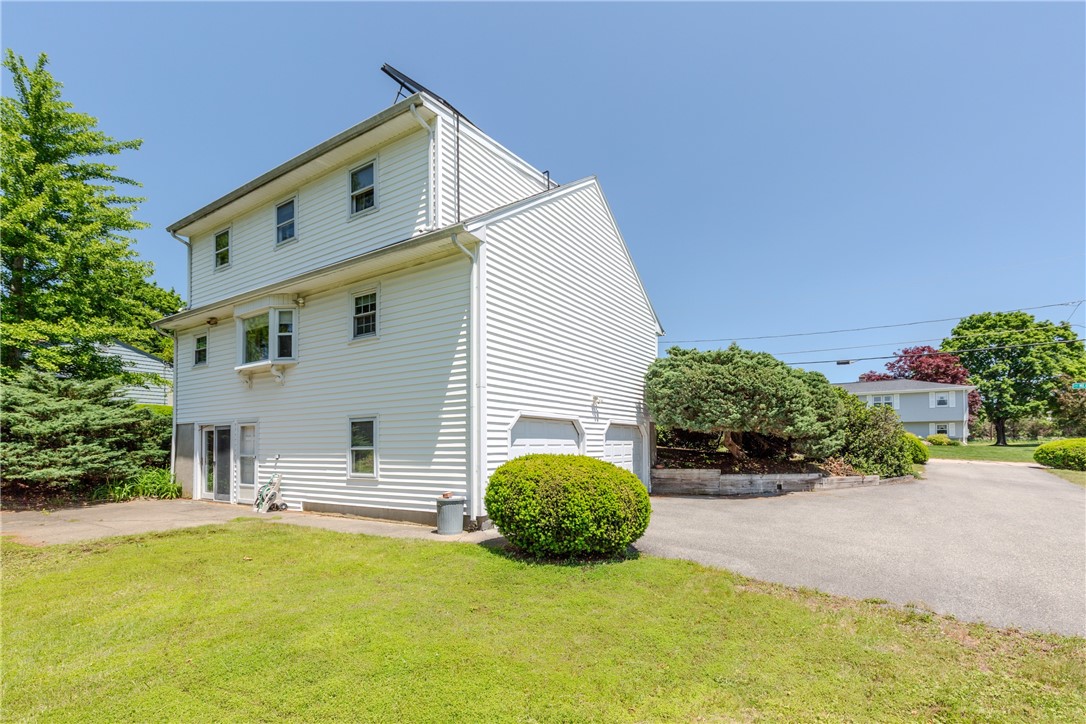 14 Meadow View Drive Smithfield, RI 02917 - Photo 33 of 39 Patio and yard