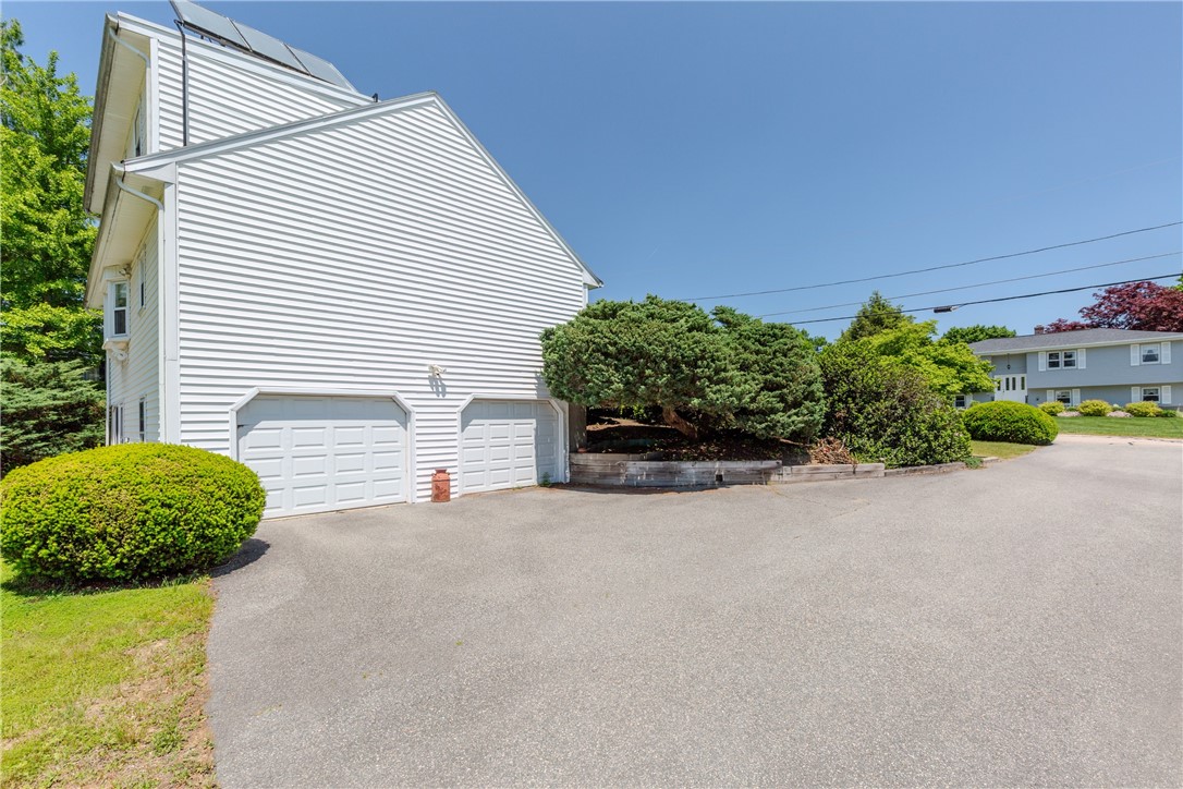 14 Meadow View Drive Smithfield, RI 02917 - Photo 38 of 39 Driveway and garage