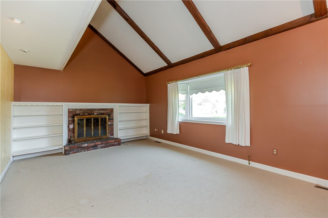 14 Meadow View Drive Smithfield, RI 02917 - Photo 6 of 39 Living room with vaulted ceilings
