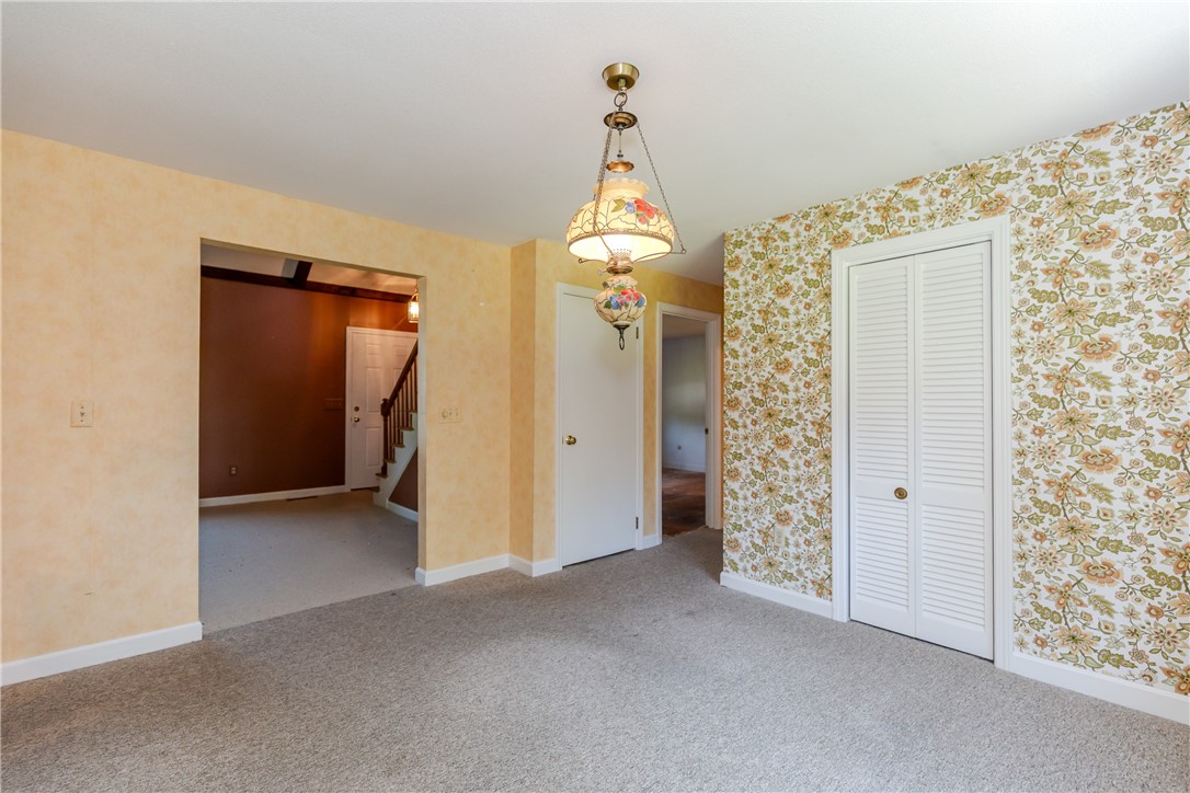 14 Meadow View Drive Smithfield, RI 02917 - Photo 7 of 39 Dining room
