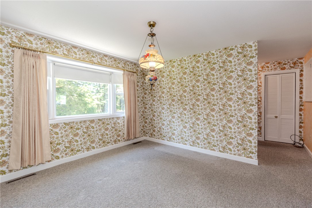 14 Meadow View Drive Smithfield, RI 02917 - Photo 9 of 39 Dining room