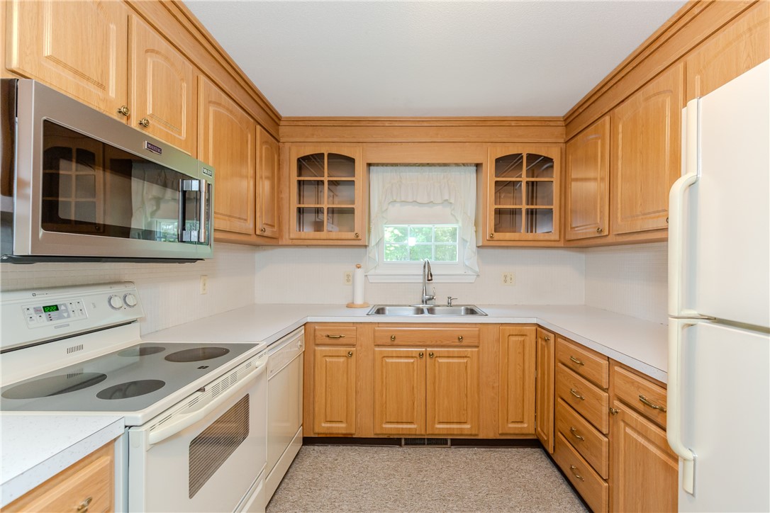 14 Meadow View Drive Smithfield, RI 02917 - Photo 10 of 39 Kitchen