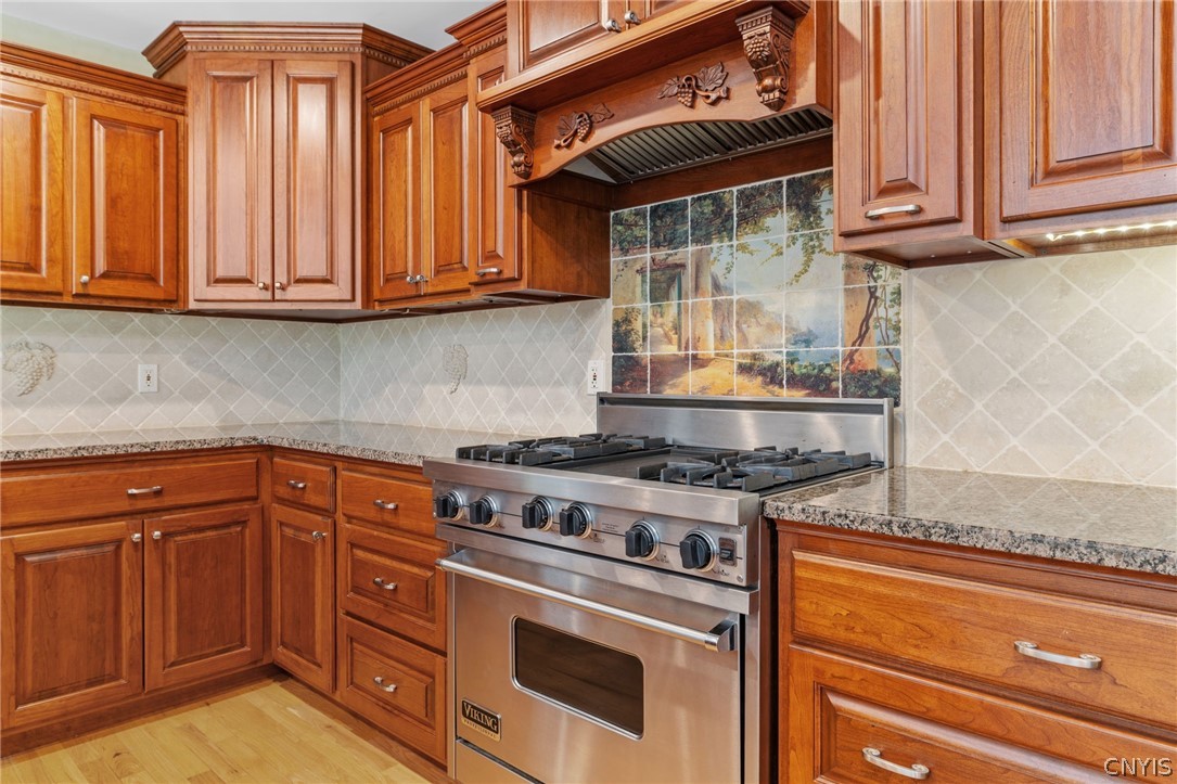 1103 Rail Fence Road Camillus, NY 13031 - Photo 22 of 50 Who wouldn't love to cook on a gas Viking Stove, a cooks delight
