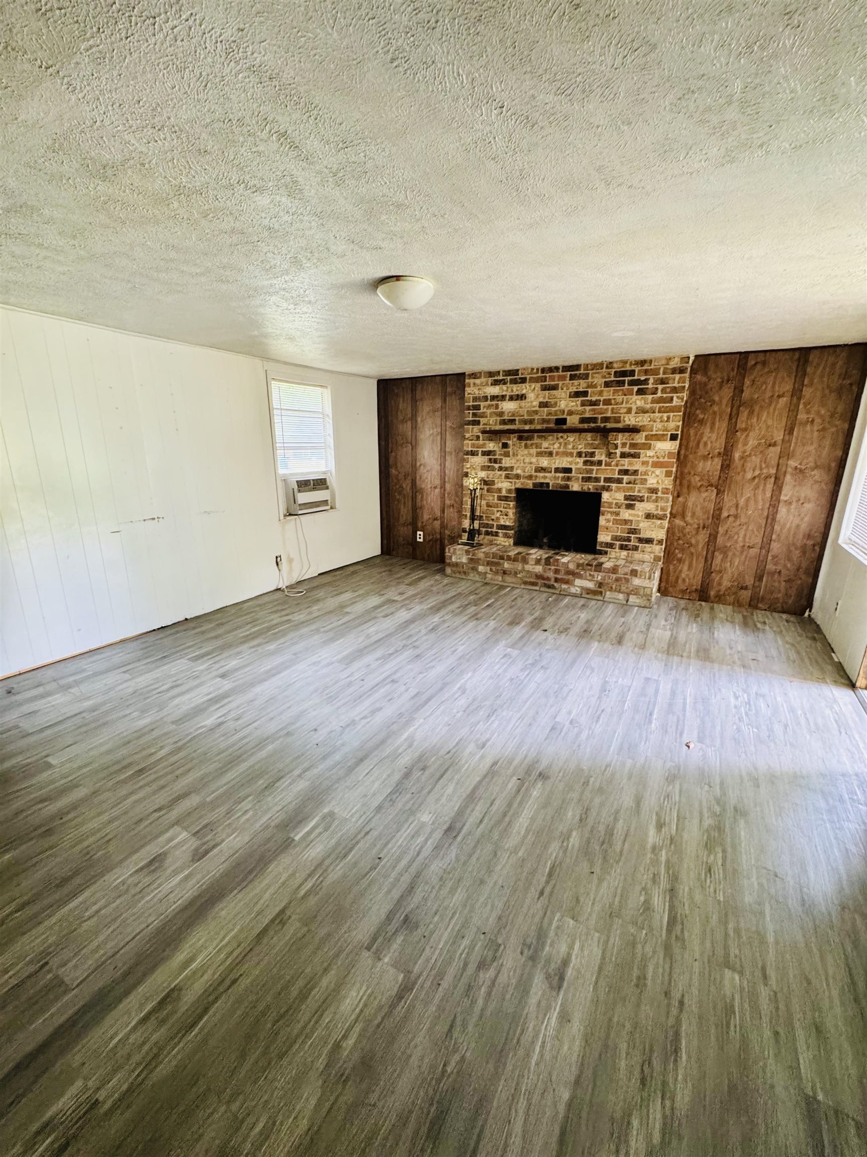 1008 West Ave B Silsbee, TX 77656 - Photo 3 of 10